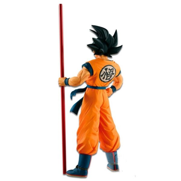 Figurilla de Goku por detrás