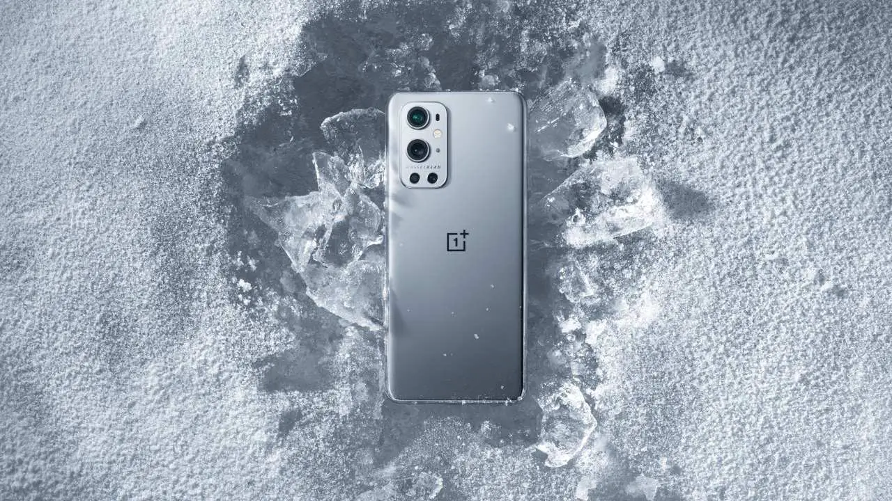 OnePlus 9 Pro and OnePlus 9 users are trashing OxygenOS 12 being filled with issues