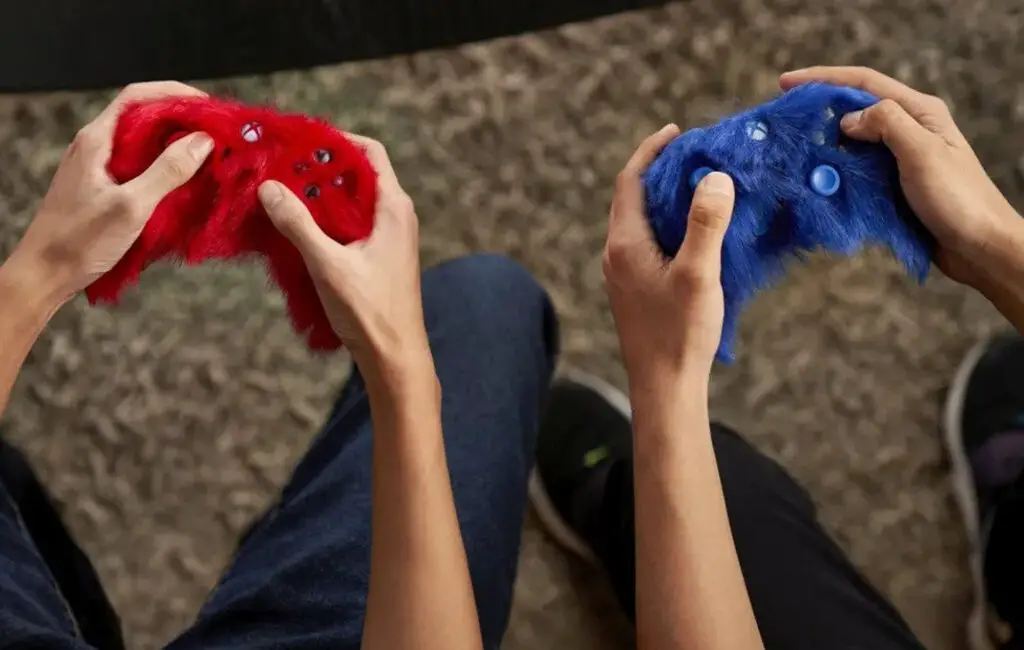 Xbox rozdává pár chlupatých ovladačů „Sonic the Hedeghog“.