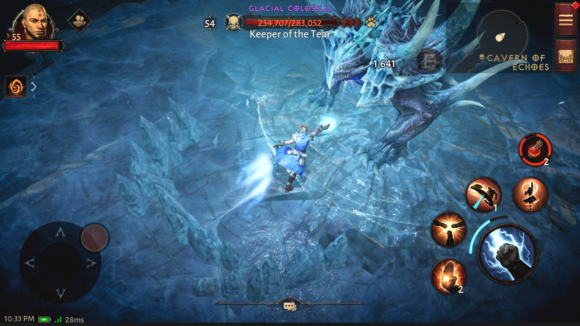 Meilleurs objets Diablo Immortal : un moine frappant un dragon de glace en se tenant debout sur la glace.