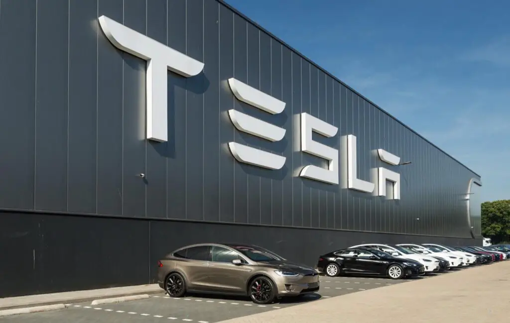 Les voitures Tesla "progressent" avec l'intégration de Steam