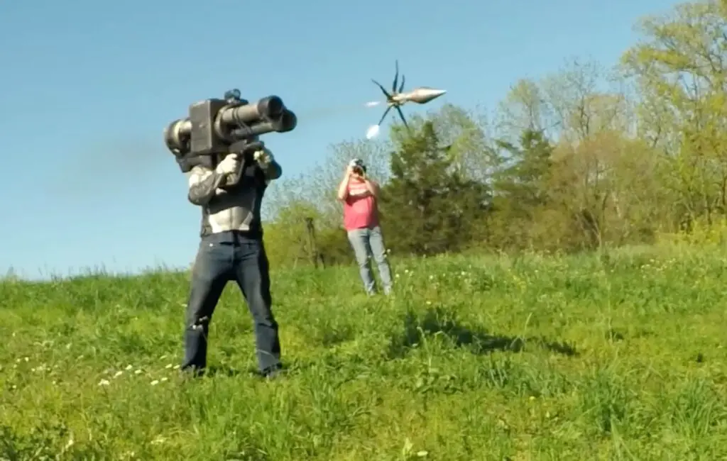 Lanzacohetes 'Halo' en funcionamiento real construido por YouTuber
