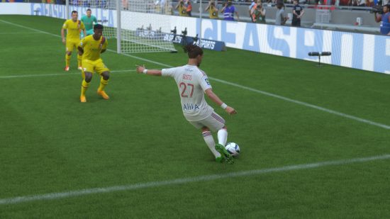 FIFA 23 beste Rechtsverteidiger: Gusto flankt den Ball