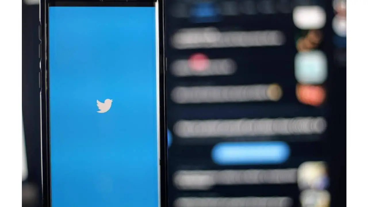 Twitter-Mitarbeiter entscheiden sich angesichts des wachsenden Drucks am Arbeitsplatz zu gehen: Bericht