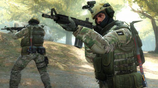 De précieux autocollants CSGO seront bientôt supprimés par Valve : un soldat portant une cagoule et un casque dans le jeu Steam FPS CSGO