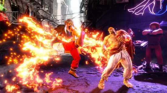 Street Fighter 6 Ken setzt einen Tatsumaki gegen Ryu in einer überfüllten Gasse ein.