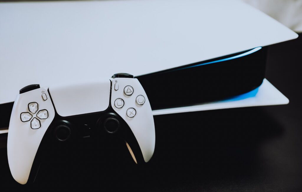 Sony «prévoit de sortir» la PS5 Slim en 2023, selon Microsoft