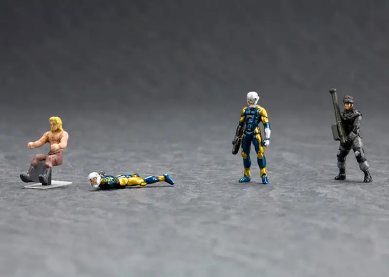 Modello Metal Gear REX: figure umane viste di fronte