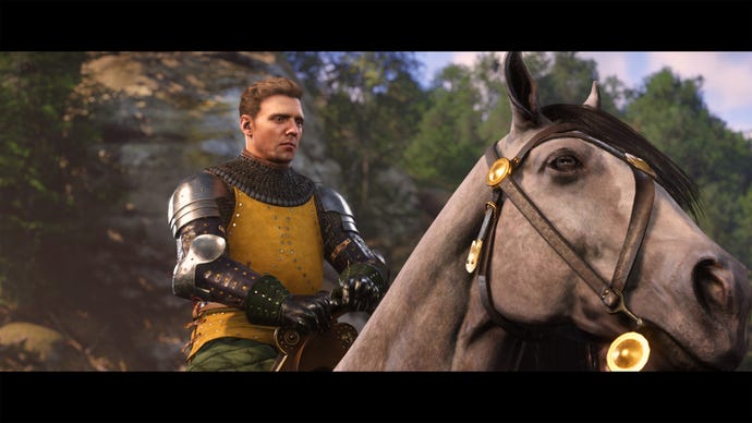 Un uomo seduto a cavallo in Kingdom Come: Deliverance 2