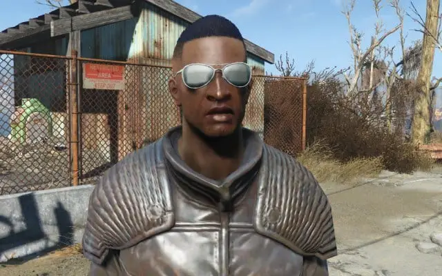 X6-88 z Fallout 4 nosí sluneční brýle