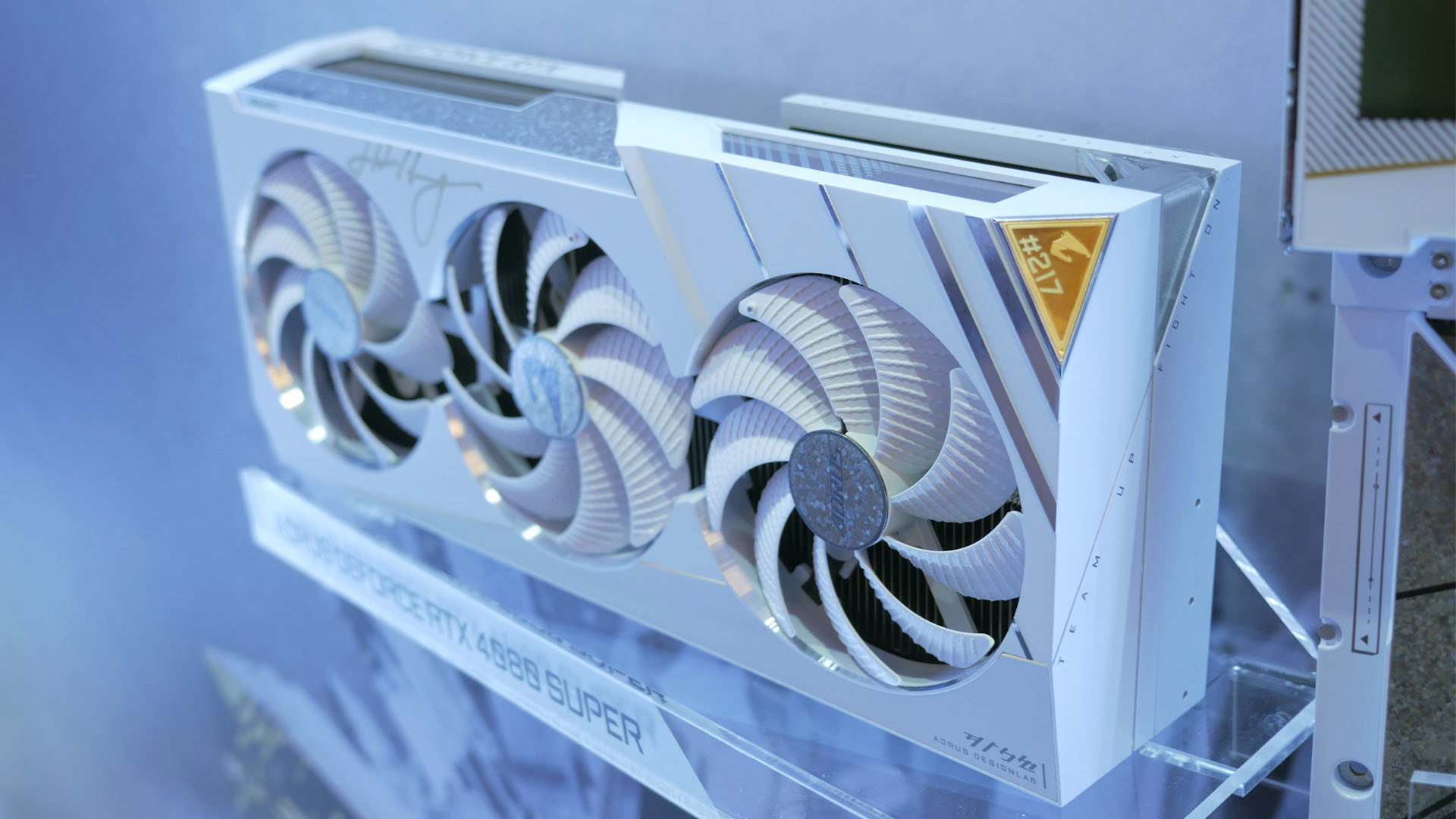 Nous venons de mettre la main sur le GPU et la carte mère les plus sophistiqués que vous puissiez acheter