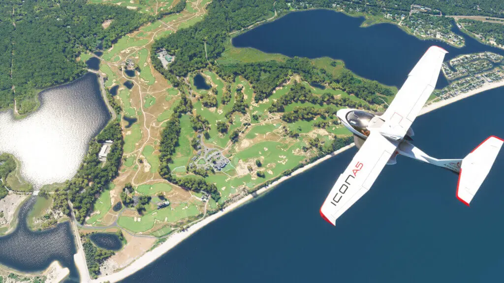 Un Icon A5 survole un grand terrain de golf